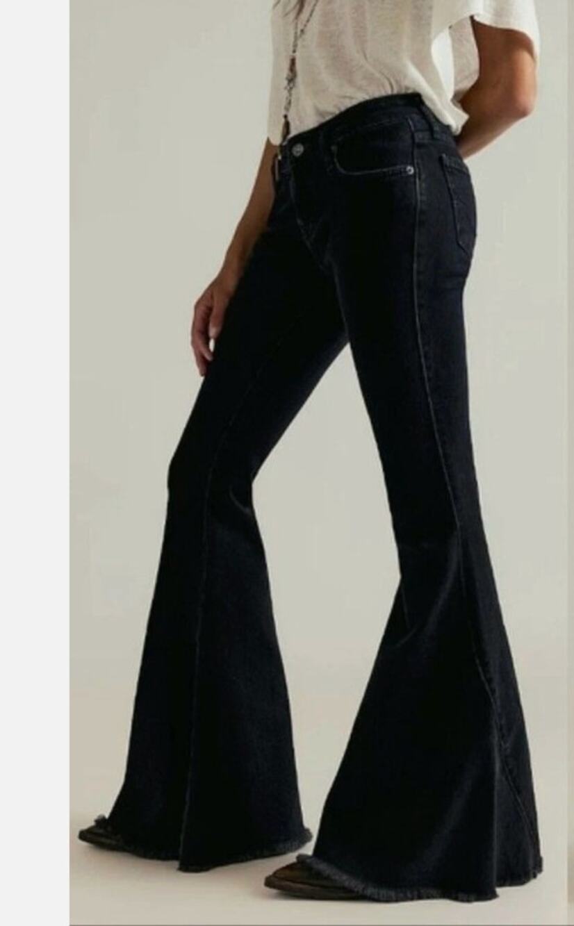 FREE PEOPLE Jeans We the Free Size 29 Black Super Flare Raw Hem